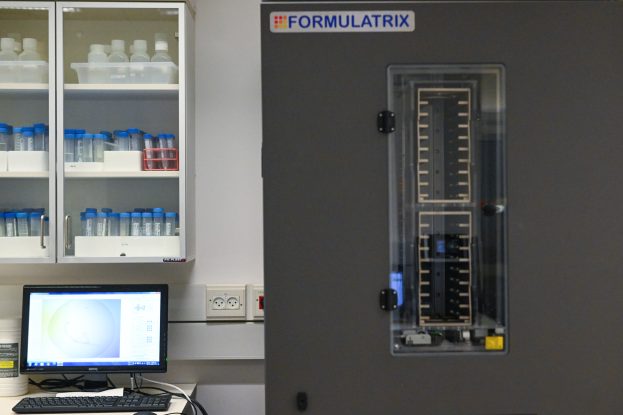 TCSB_INSTRUMENT_RockImager1000_Formulatrix 1